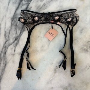 NWT Agent Provacateur Black Floral Garter Belt Sz 2 or U.S. 4